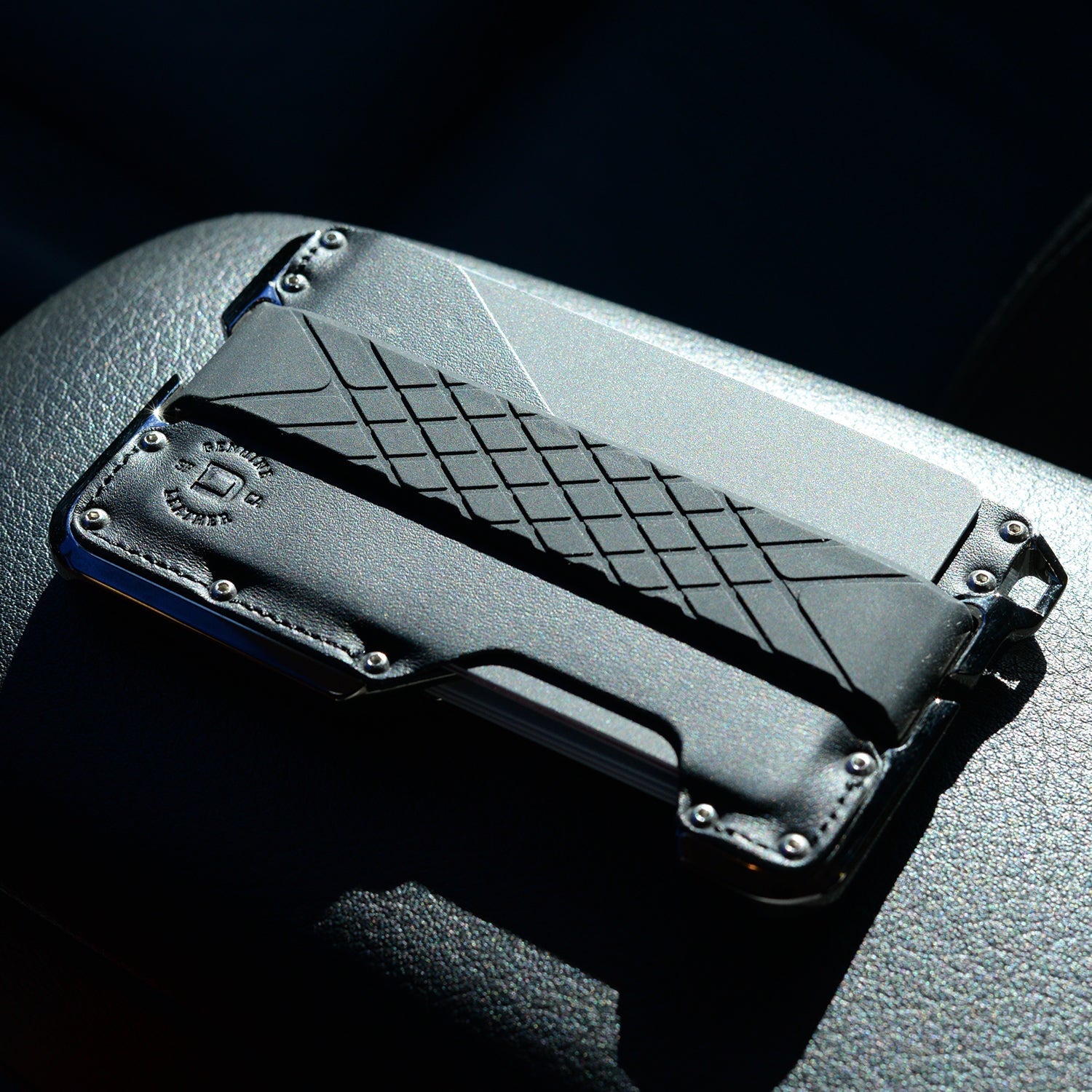 D02 DAPPER™ WALLET - Dango Products