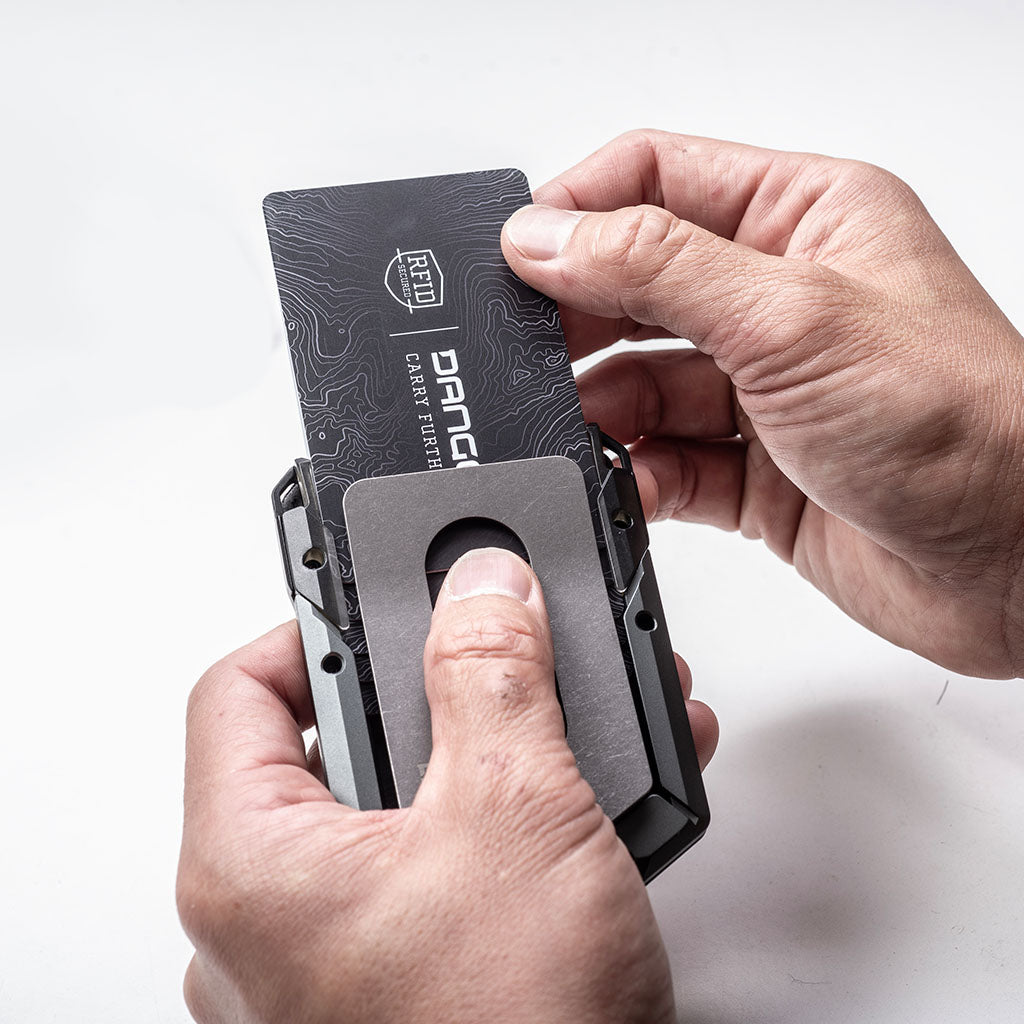 Tango Wallet M4 MAVERICK™ RAIL WALLET with TITANIUM CLIP - Dango Products
